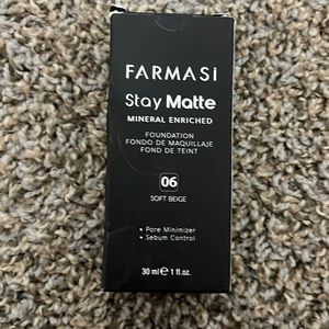 Farmasi stay matte foundation shade #06